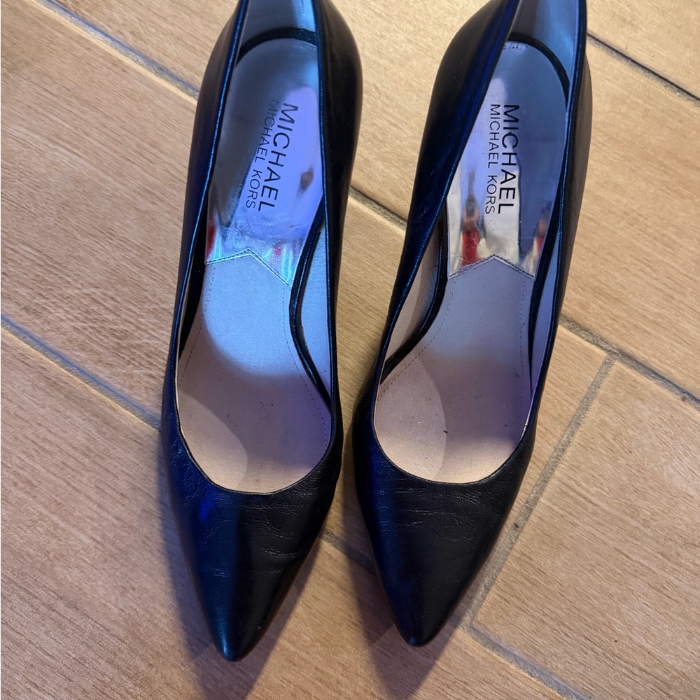 MICHAEL Michael Kors Black Pointed-Toe Leather Pumps